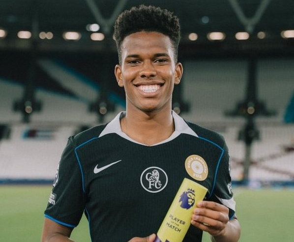 Estevão é eleito melhor em campo em seu primeiro jogo como titular no Chelsea