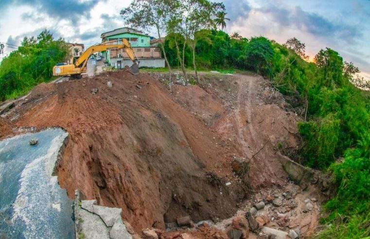 Prefeitura realiza intervenção na Rua Ipiranga para corrigir danos causados pelas chuvas