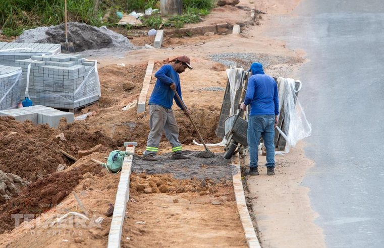 Ladeira Padre Anchieta ganha calçadas após conclusão da pavimentação